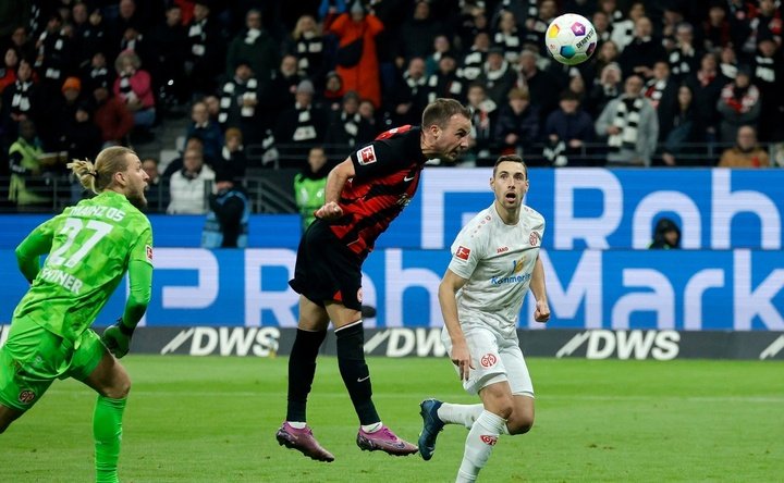 El Eintracht ya no divisa la Champions y el Darmstadt sigue en el pozo
