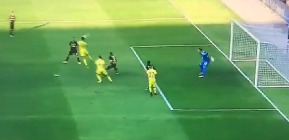 Mariusz Stepinski got Chievo level against Juventus. Captura