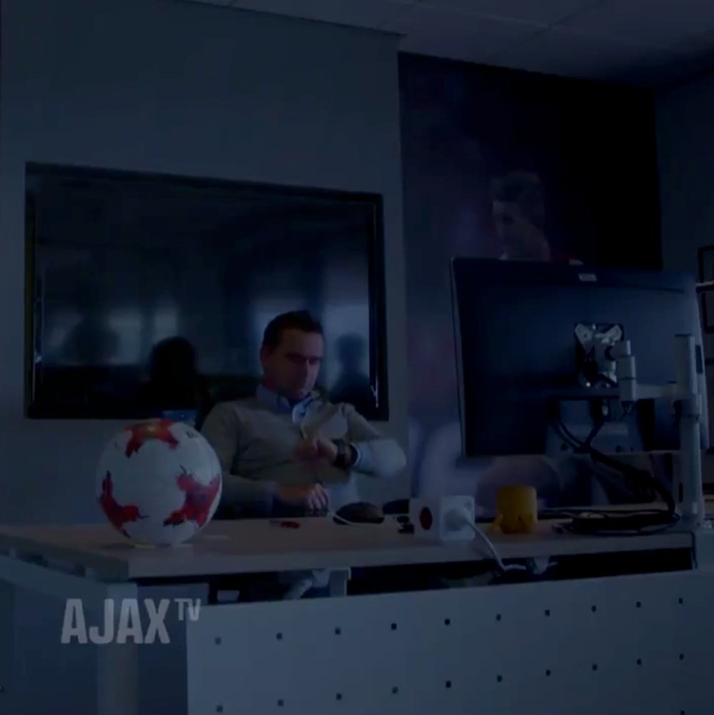 Ajax joked about Barça's efforts to sign De Jong. Ajax
