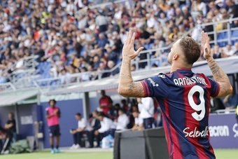 Marko Arnautovic terá um papel de destaque na próxima janela de mercado na Itália. O atacante do Bologna estaria na mira de clubes como Roma e Milan.