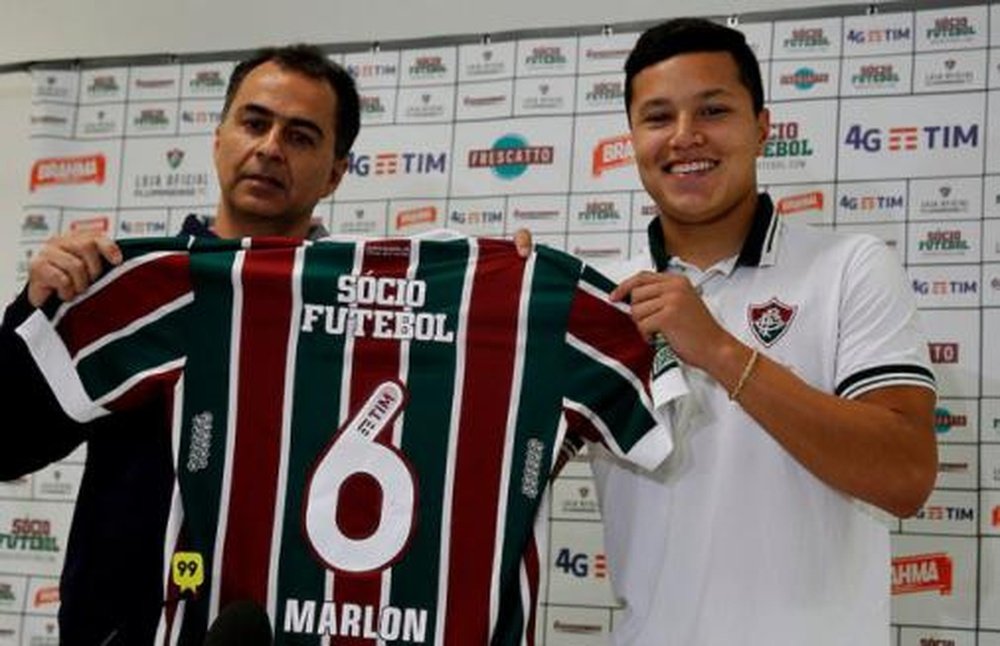 Marlon posa con la camiseta de Fluminense. FluminenseFC