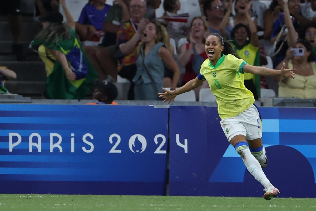 Sem Marta, Brasil goleia as campeãs do mundo e voa para a final Olímpica