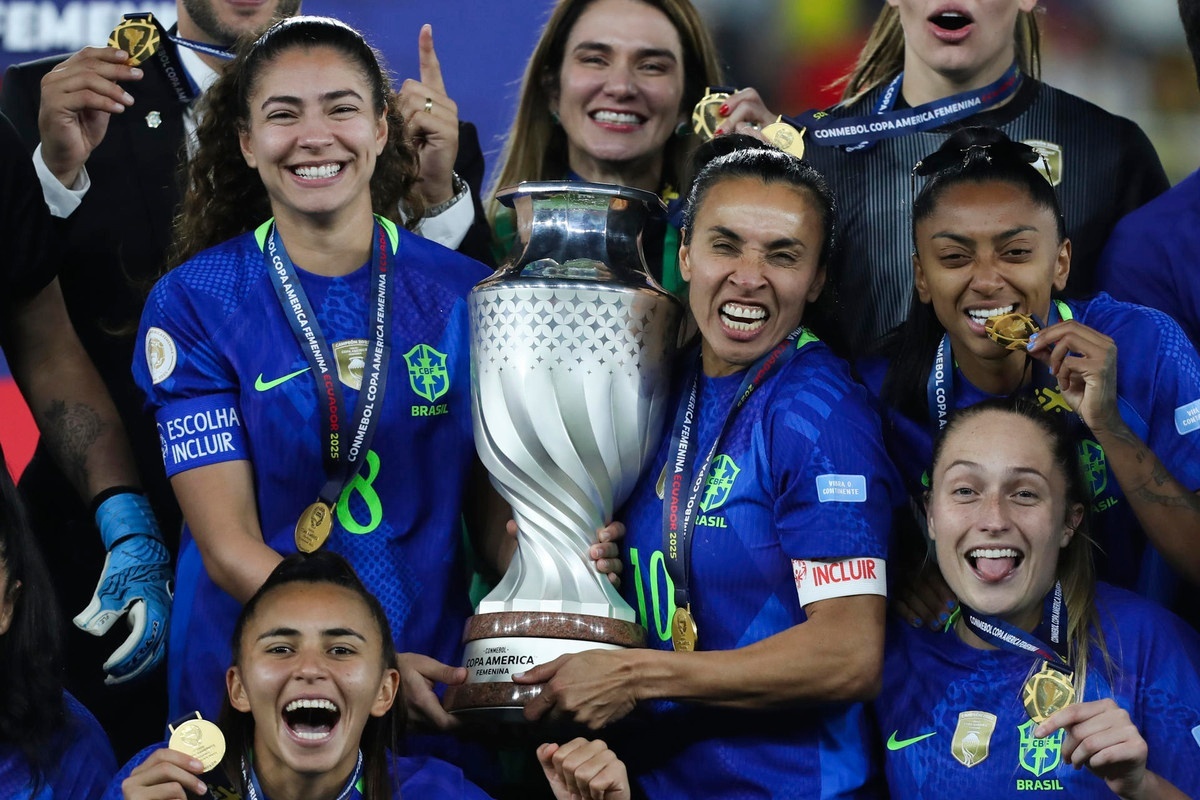 La incombustible Marta vuelve a llevar a Brasil a lo más alto