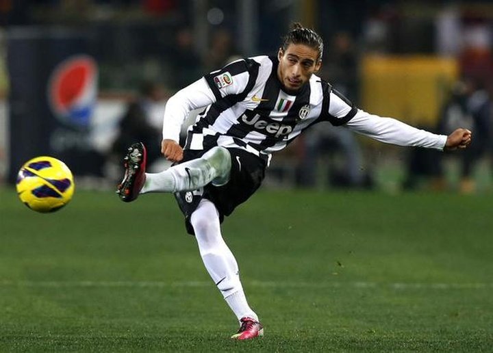 Napoli open talks with Martin Caceres