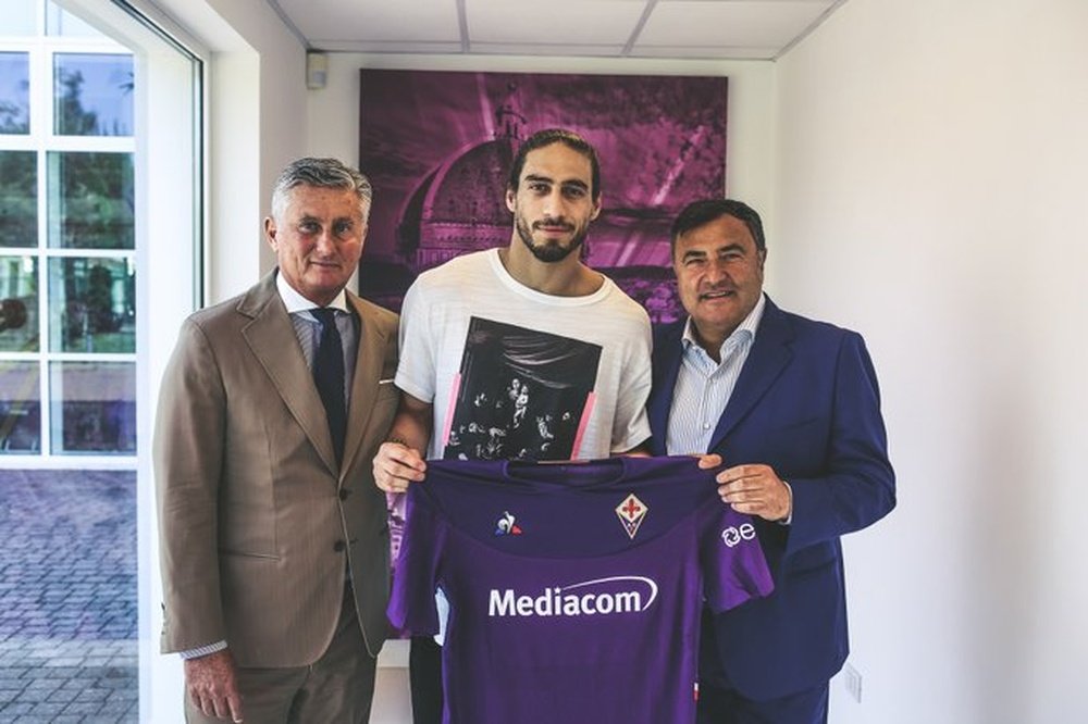 Cáceres assina com a Fiorentina. ACFFiorentina