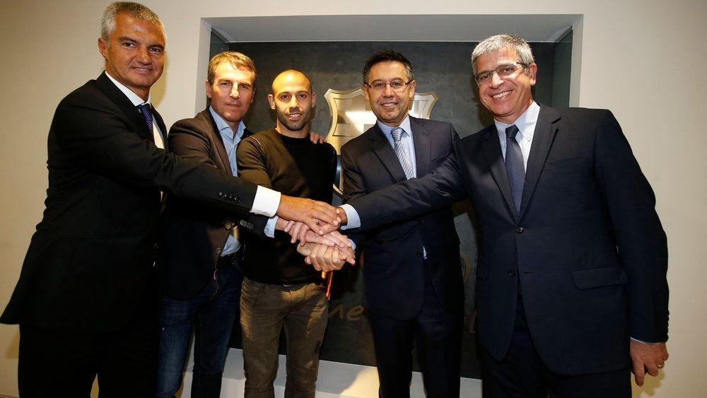 Mascherano (C) pictured with Barcelona chiefs after signing his new contract. FCBarcelona