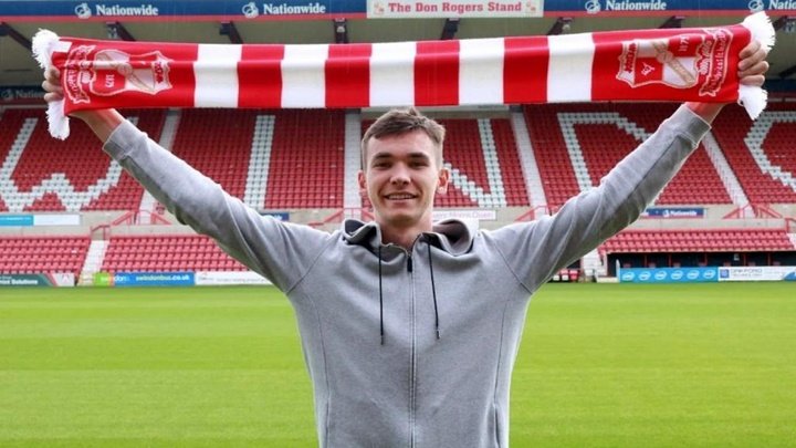 El United manda a un joven portero cedido al Swindon Town