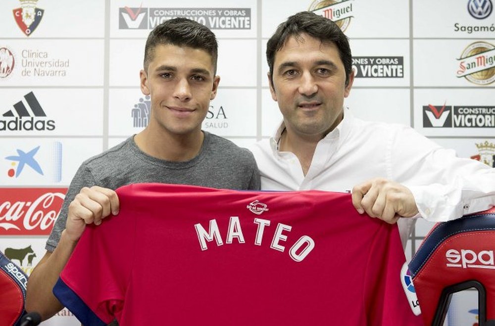 Mateo mira hacia adelante. Osasuna