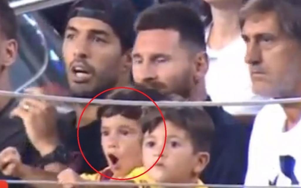 La réaction de Suarez quand le fils de Messi célèbre un raté du Barça