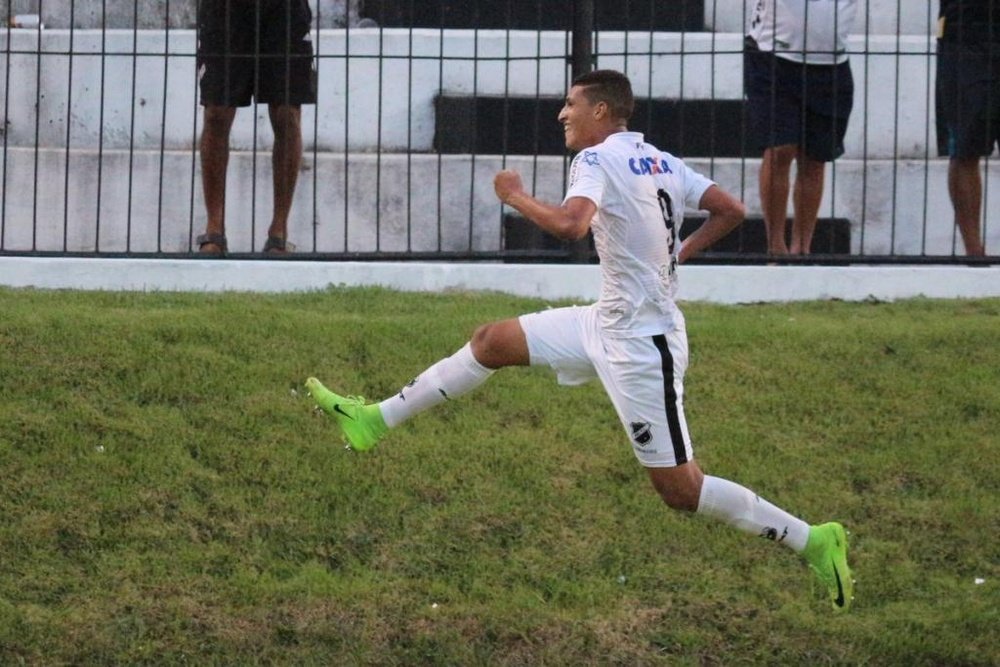 Matheus celebra um dos gols que tem apontado pelo ABC. Andrei Torres/ABC FC
