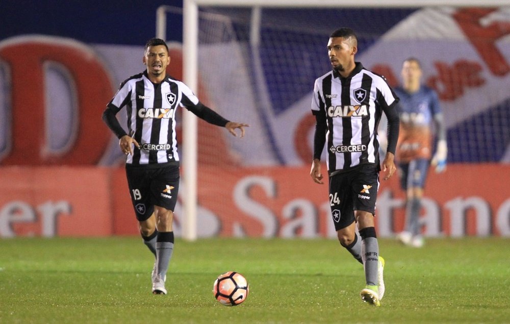 Botafogo venció por 2-0 a Santos. EFE