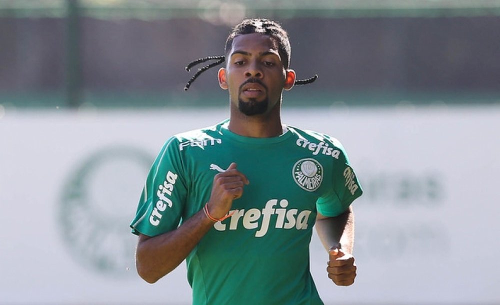 Caso o jogador do Palmeiras seja negociado, o Barcelona deverá emprestá-lo. Palmeiras
