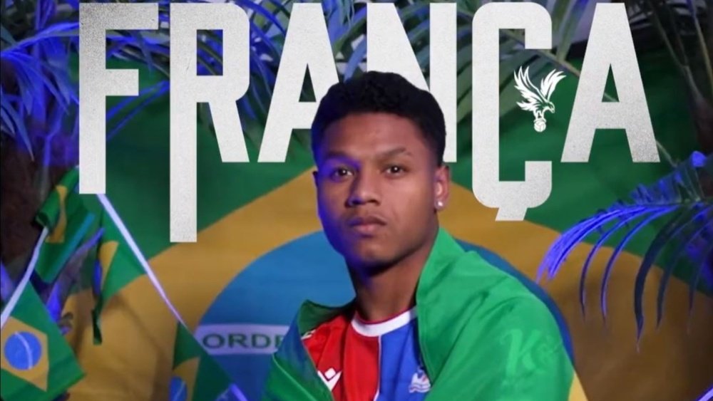 Matheus França firma hasta 2028 con el Crystal Palace. Twitter/CPFC