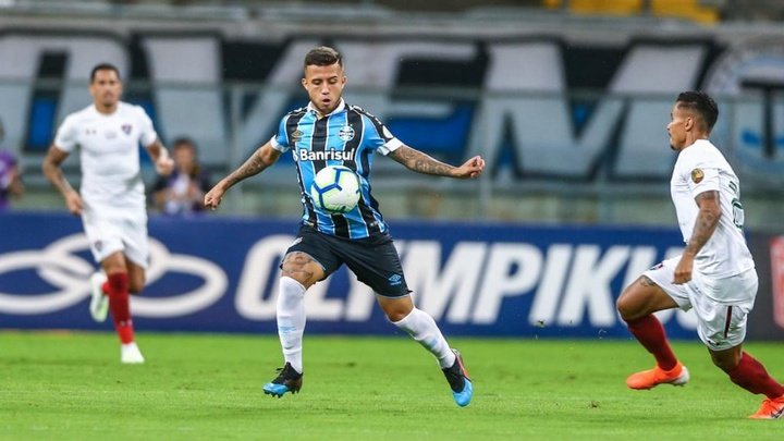 Matheus Henrique viaja à Itália para trocar Grêmio por Sassuolo