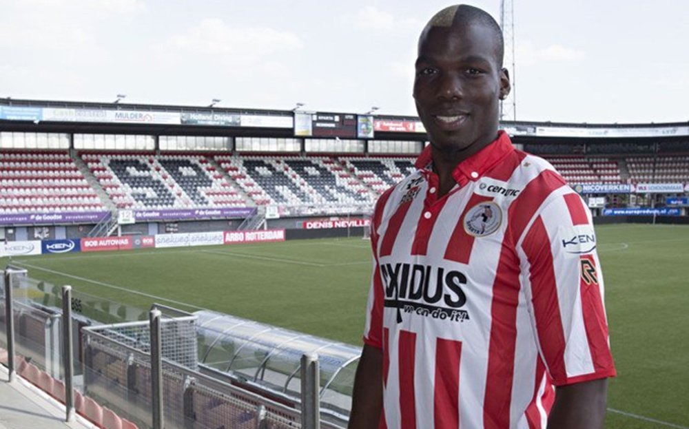 Mathias Pogba posa con la camiseta del Rotterdam. SpartaRotterdam