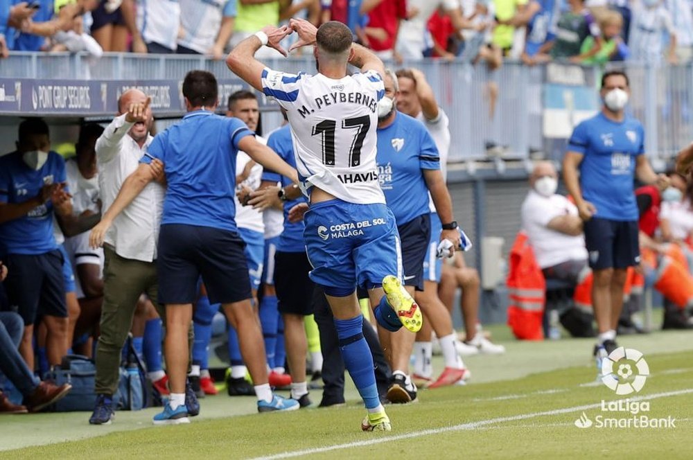 Mathieu Peybernes, en la celebración del gol del Málaga ante el Fuenlabrada. EFE