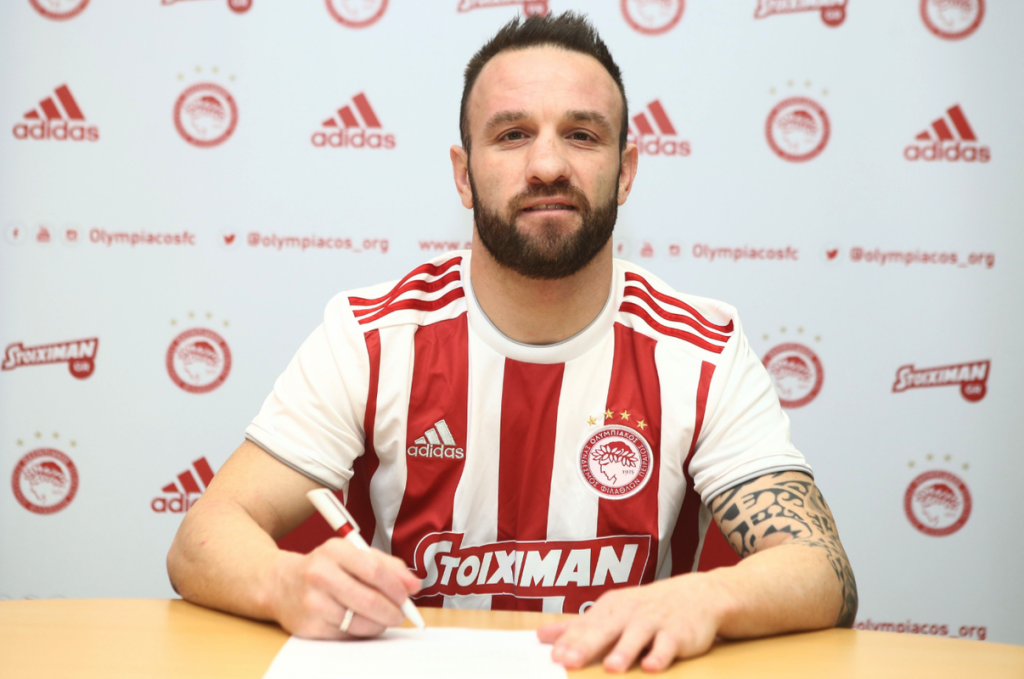 https://cdn.resfu.com/media/img_news/mathieu-valbuena-llego-a-un-acuerdo-con-olympiacos-para-renovar-su-contrato-una-temporada-mas-con-el-equipo-griego--twitter-olympiacosfc.png