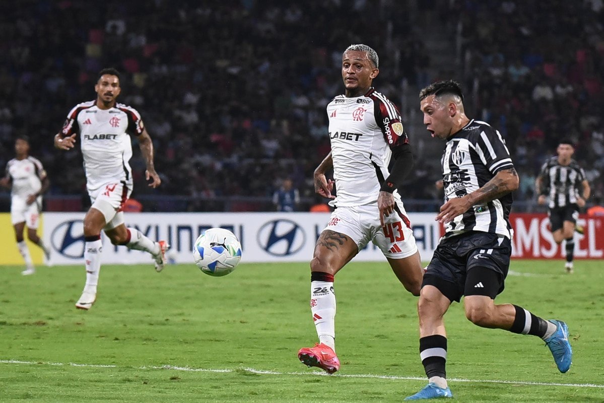 Jogador do Flamengo, alvo de vários gigantes da Europa, foca em brilhar nos Estados Unidos com o 'Mengão':"É a minha realidade".