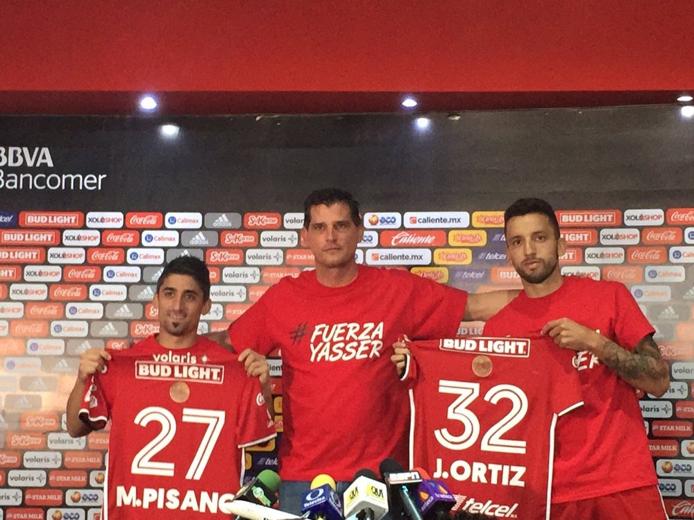 Matías Pisano y Jorge Ortiz, en su presentación como nuevos jugadores de los Xolos de Tijuana. Xolos