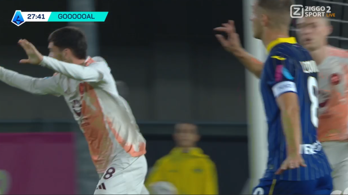 Finalmente Soulé, di tacco, festeggia il primo gol con la Roma