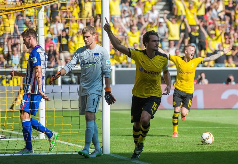 Mats Hummels anota el primer tanto del partido para el Borussia Dortmund ante el Hertha. EFE