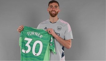 Matt Turner arrives at Arsenal. ArsenalFC