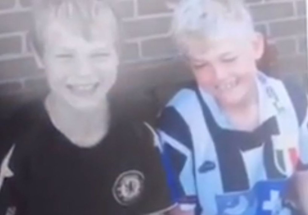 De Ligt (R) caused controversy after appearing in a Juve shirt as a kid. Instagram/MdeLigt_