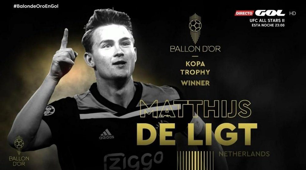 De Ligt recibió el Trofeo Kopa 2019 en la gala del Balón de Oro. Captura/GOL