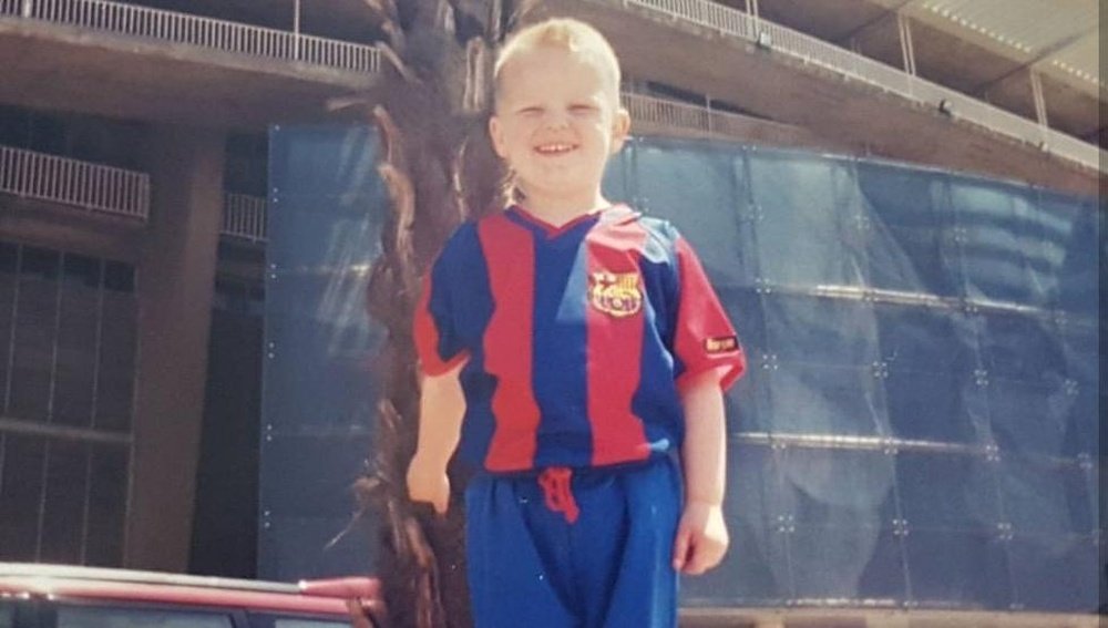 De Ligt se puso la camiseta azulgrana en Barcelona siendo tan solo un niño. Twitter