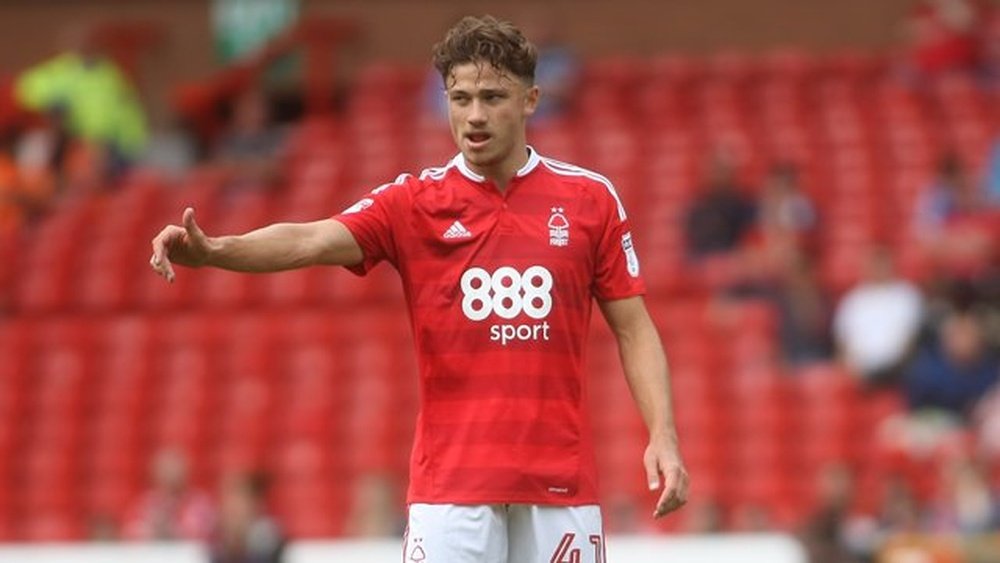 Matty Cash seguirá en el Nottingham Forest hasta el 30 de junio de 2019. NFFC