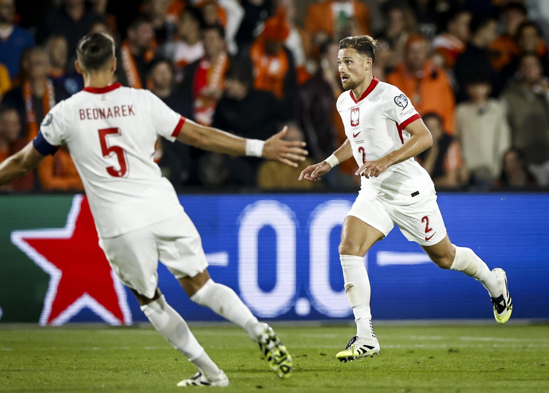 Países Bajos dejó escapar una buena oportunidad para ser líder en solitario ante Polonia, que reaccionó al gol de Dumfries gracias a un derechazo de Matty Cash en el 80’ (1-1). Hay triple empate entre ambas selecciones y Finlandia (7).