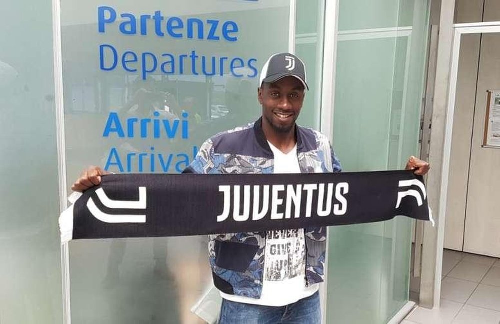 Matuidi arrives in Turin. Twitter/Juventus