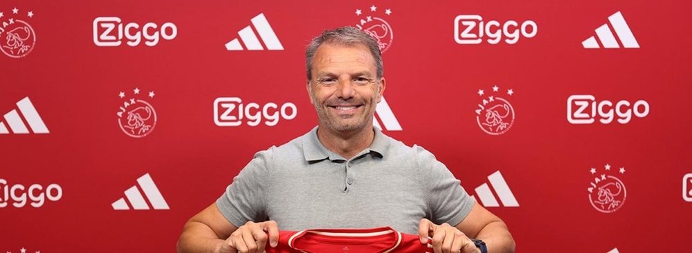 Maurice Steijn é demitido do Ajax. Twitter/AFCAjax