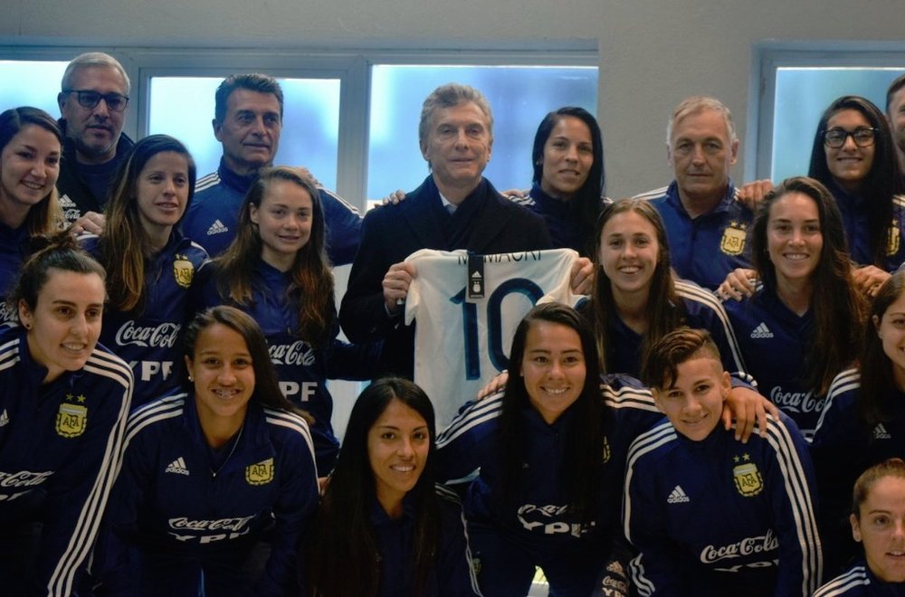 Macri despidió a la Selección Argentina antes de viajar al Mundial femenino. Twitter/Argentina