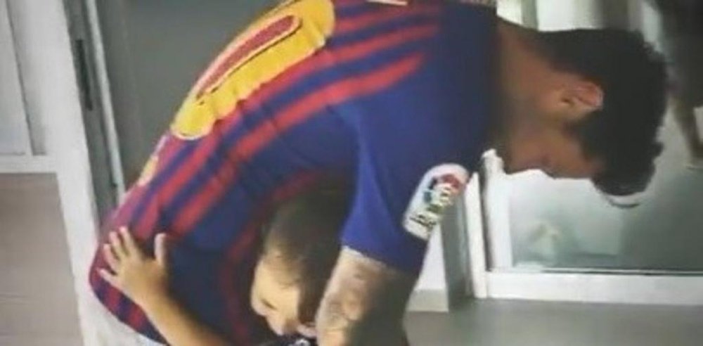 Messi le regaló una camiseta a Zárate. Instagram/oficialmaurozarate
