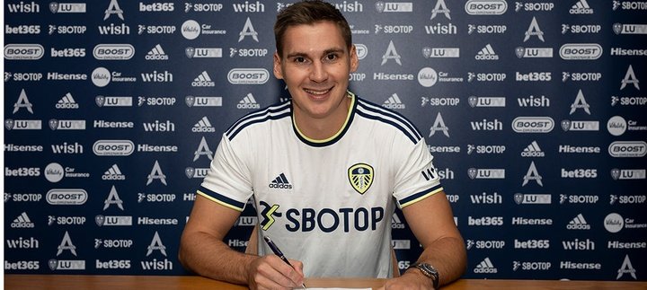 Leeds sign ex-Sevilla man Max Wober