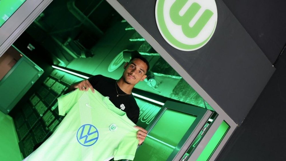 Lacroix ya es del Wolfsburgo. Twitter/Vfl_Wolfsburg