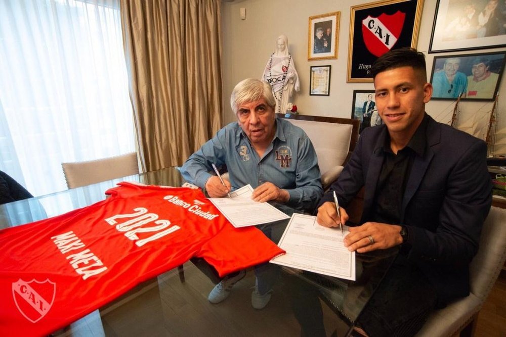 Maximiliano Meza firmó su nuevo contrato. Independiente