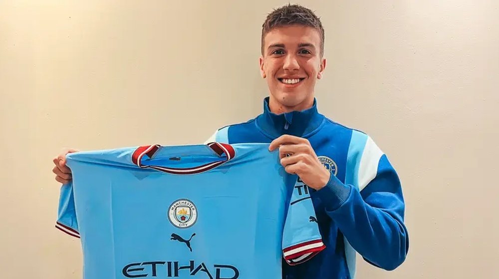 Perrone played 33 competitive matches for Velez Sarsfield. ManchesterCity