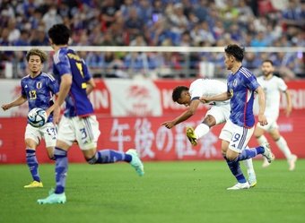 El amistoso entre Japón y El Salvador se decantó rápido para el lado de los 'samuráis azules'. En el minuto 4', el partido ya iba 2-0 a favor de los nipones y, para entonces, El Salvador ya jugaba con solo 10. El choque terminó con goleada (6-0).