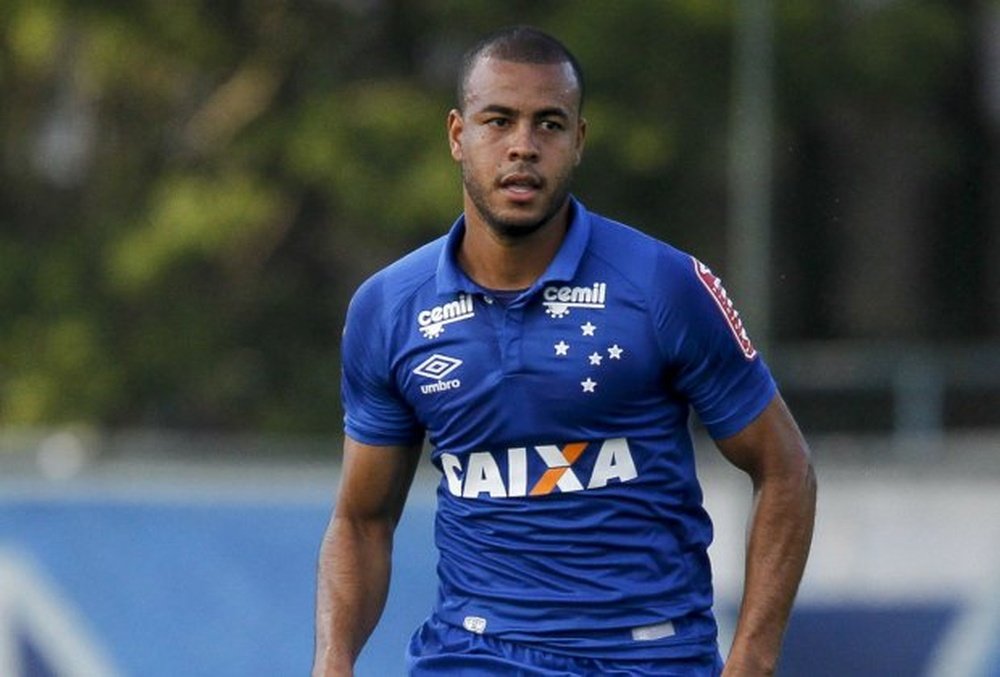 Contrato do atleta com o Cruzeiro termina em dezembro próximo. Twitter