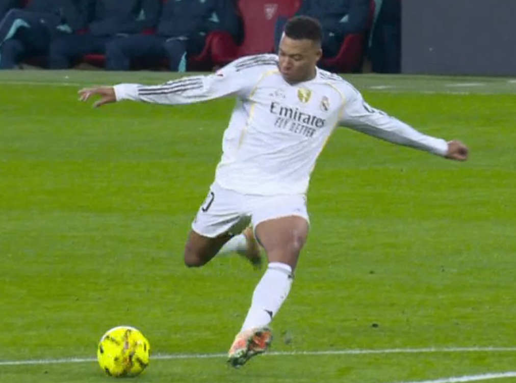 Mbappé, un cohete: doblete para acechar el récord de Cristiano