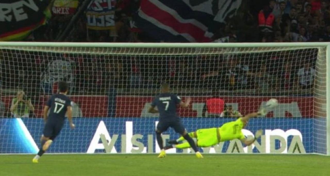 El peor inicio posible: ¡le pararon un penalti a Mbappé en su primer partido de la 22-23!