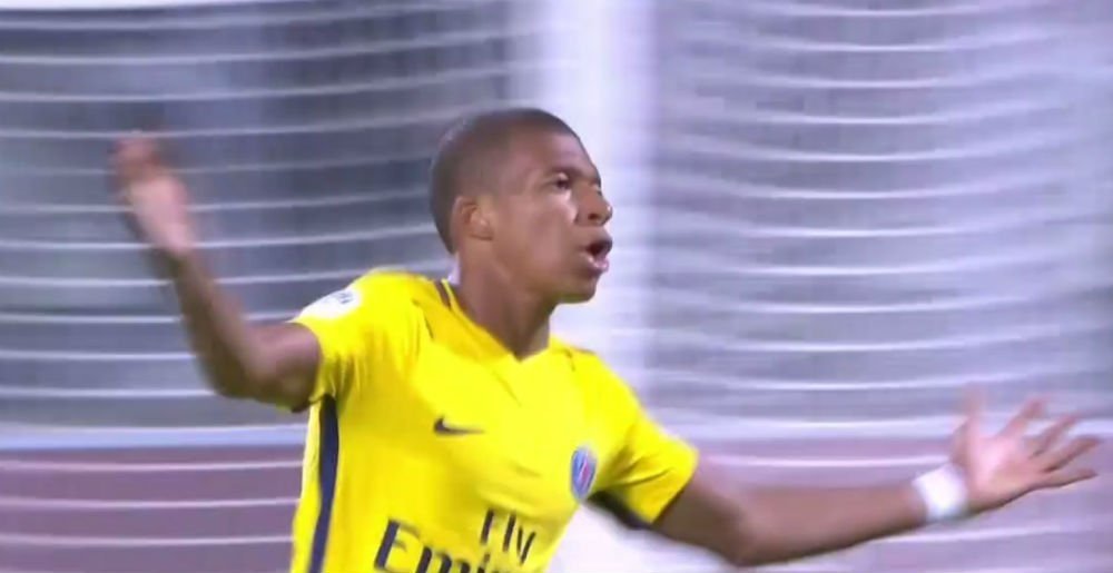 Mbappé celebra o seu primeiro gol pelo Paris Saint-Germain. Twitter