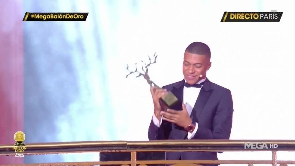 Mbappé has won the very first Kopa trophy. Captura/MegaHD