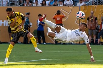 Mbappé marque le 3-1 de façon spectaculaire contre le Borussia de Dortmund. EFE / Ángel Colmenares