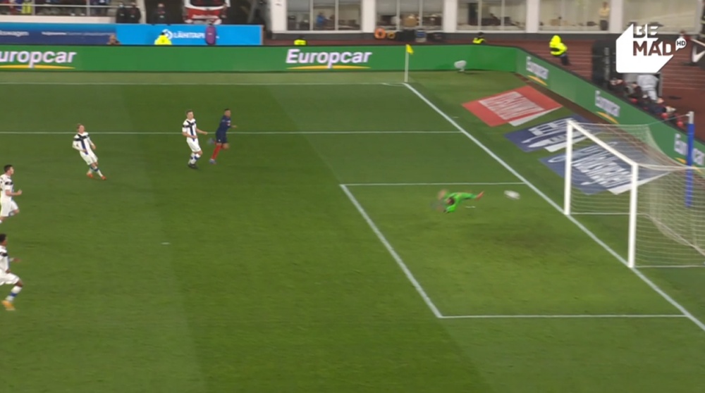 Puro 'Mbappé style': cabalgada y definición de 'crack' para el 0-2. Captura/BeMad