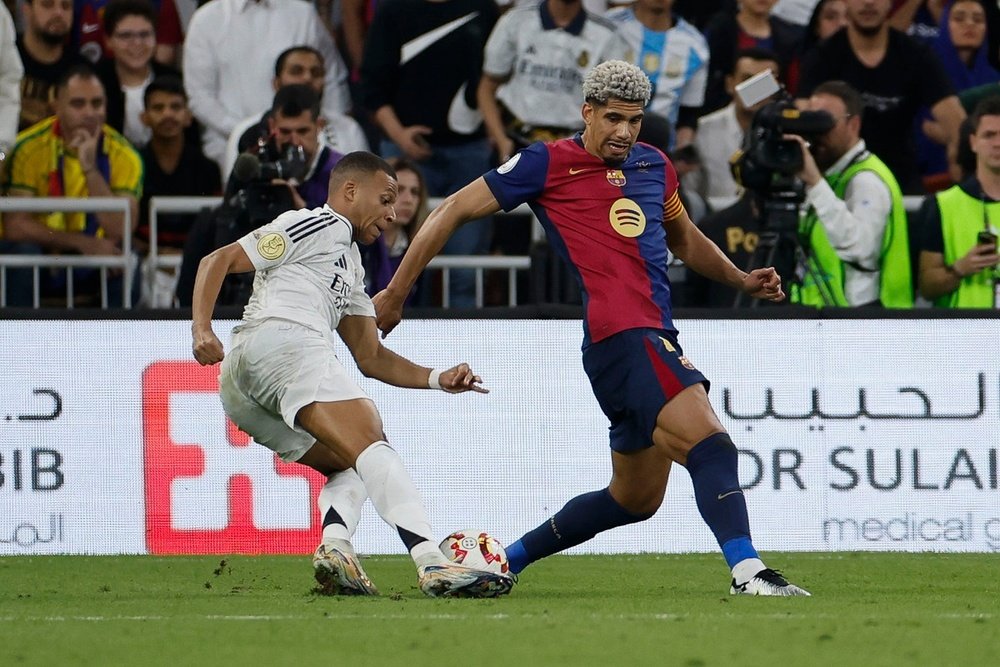 Yuste cargó contra Mbappé por su entrada. EFE