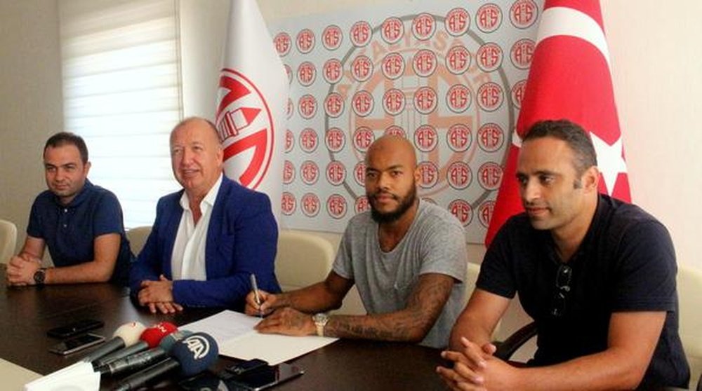MBolhi probará suerte con el Antalyaspor. Twitter