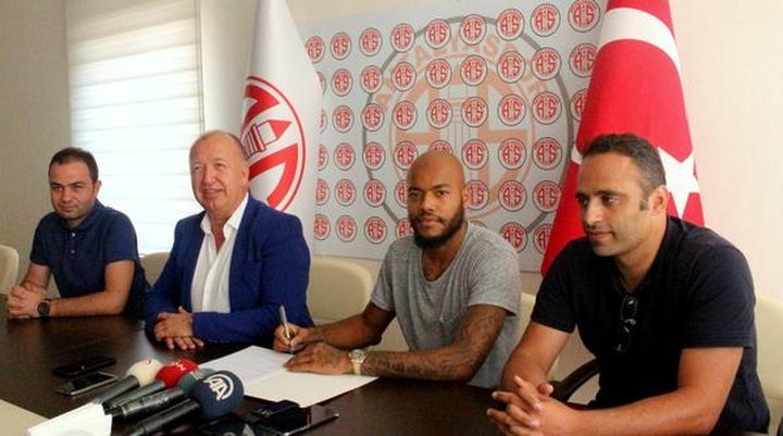 El Antalyaspor se olvida del fichaje de Valdés con M'Bolhi